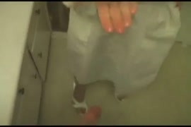 Une infirmière coquine donne à son patient la meilleure des crépuscules